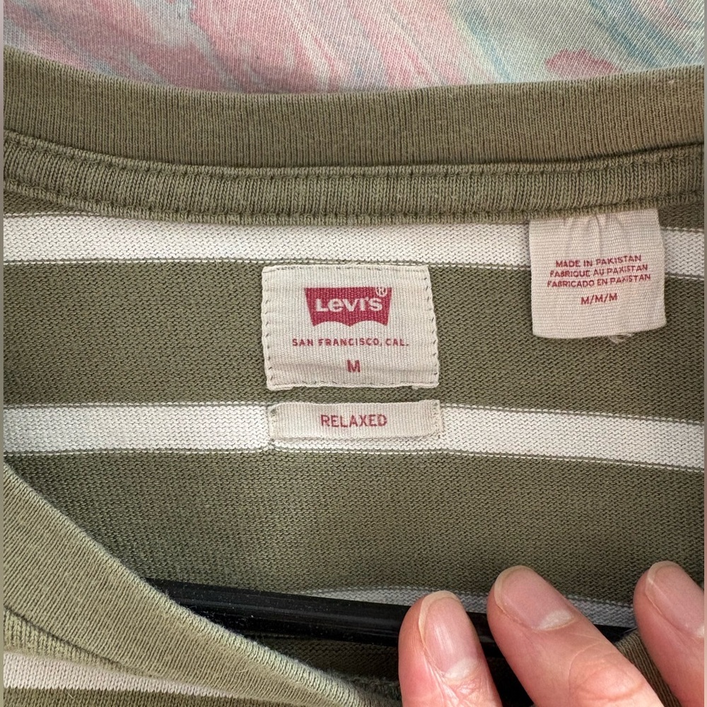 Levi’s Essential Short Sleeve T-Shirt - Picture 3 of 3